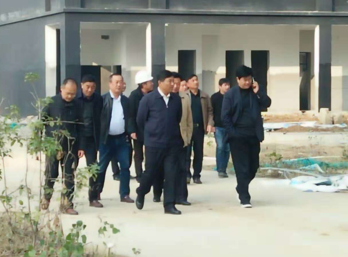 【領導關懷】阜陽市人大常委會副主任、潁上縣縣委書記熊德超一行視察我局潁上縣城西文教中心項目施工現(xiàn)場